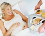 تغذية الحامل في الشهر الاول , كيفيه العنايه بالحامل فى الشهر الاول