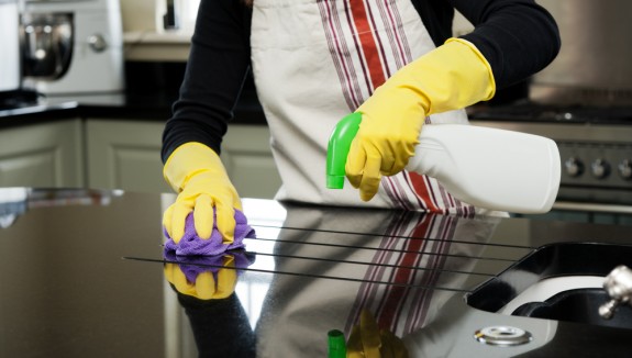تنظيف المطبخ , كيف تنظفي مطبخك من الاوساخ بطريقه مضمونه مائه بالمائه