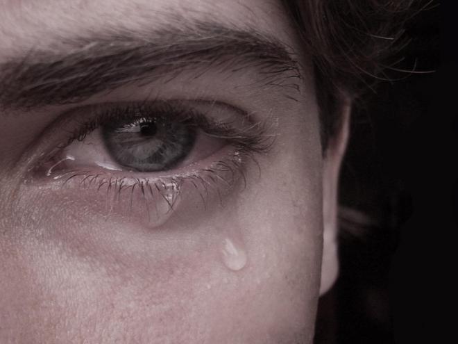 رجل يبكي صور حزينه و مؤلمه عن رجل يبكي عبارات