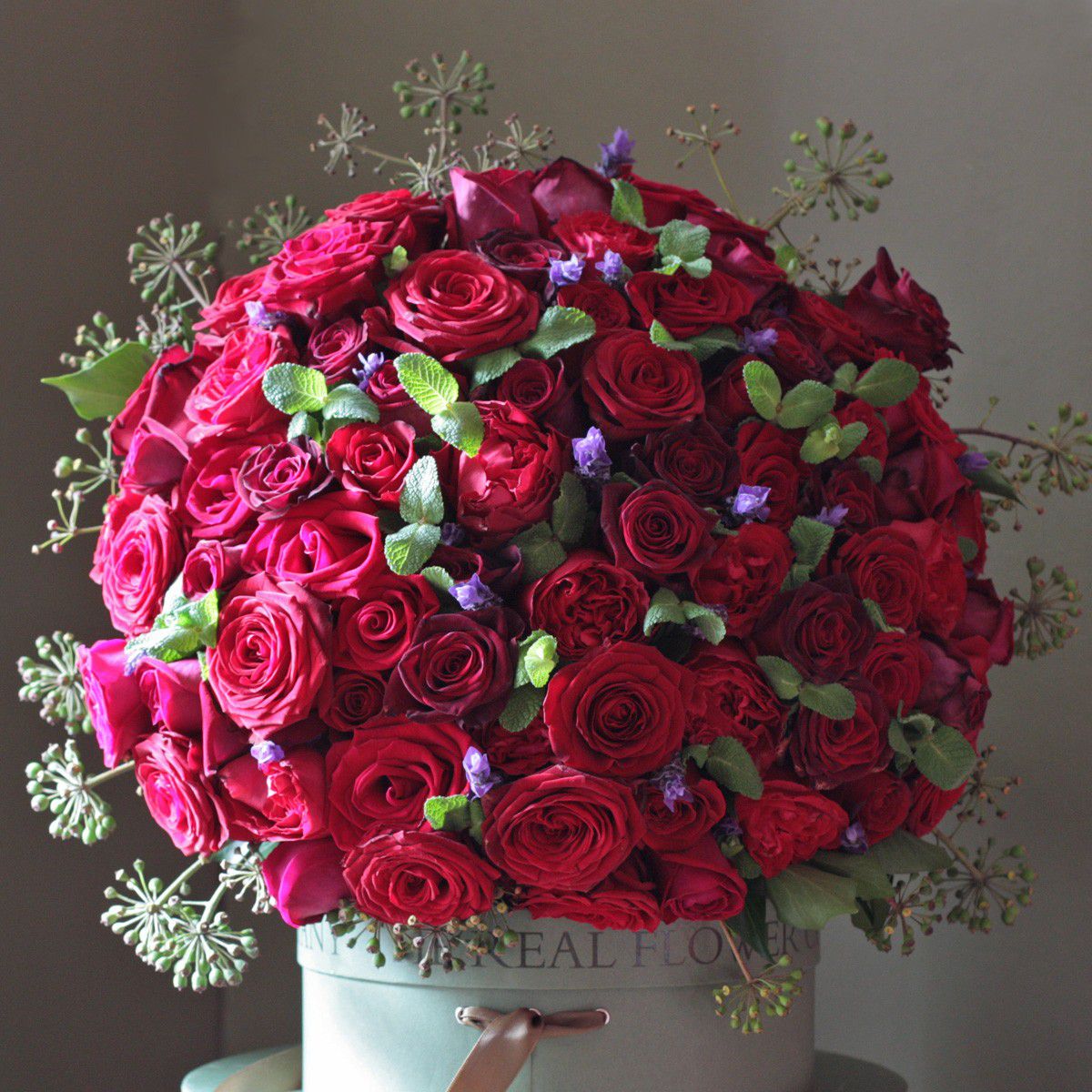 بوكيه ورد احمر , وفقا لبروتوكول الحب واحكامه اليكم اجمل باقات الزهور