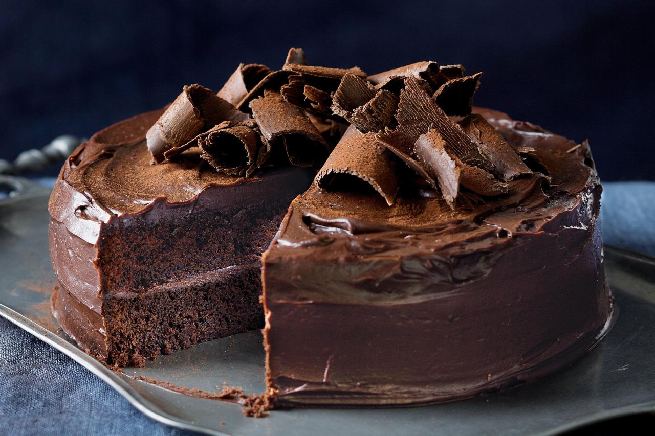 طريقة تزيين كيكة الشوكولاته , افكار سهله وبسيطه جدا لتزيين الكيكه